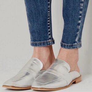 NEW w/box Free People Mules (Silver)
